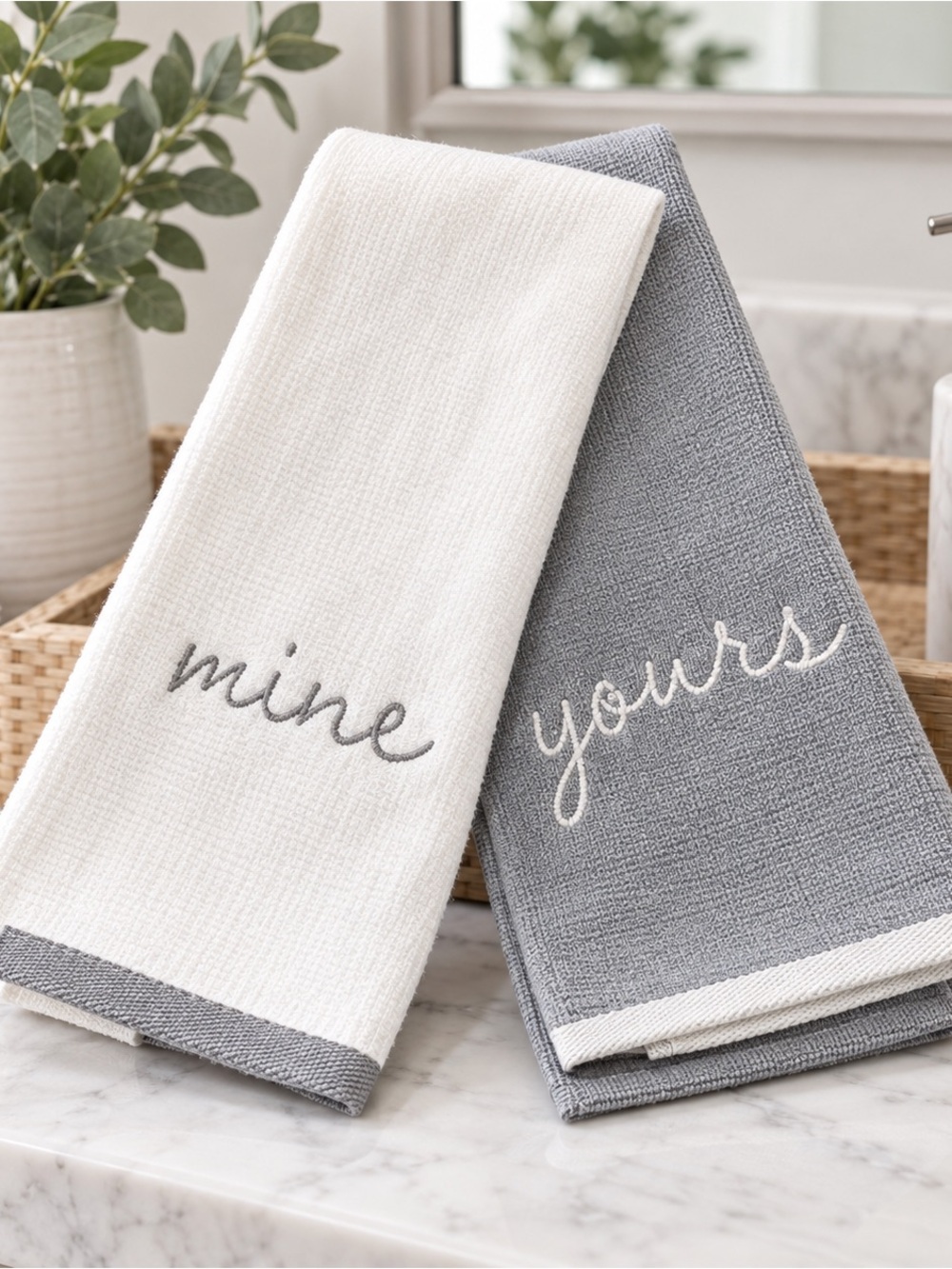 NWT Yours & Mine Fingertip Towels Set of 2 Gray White Cotton